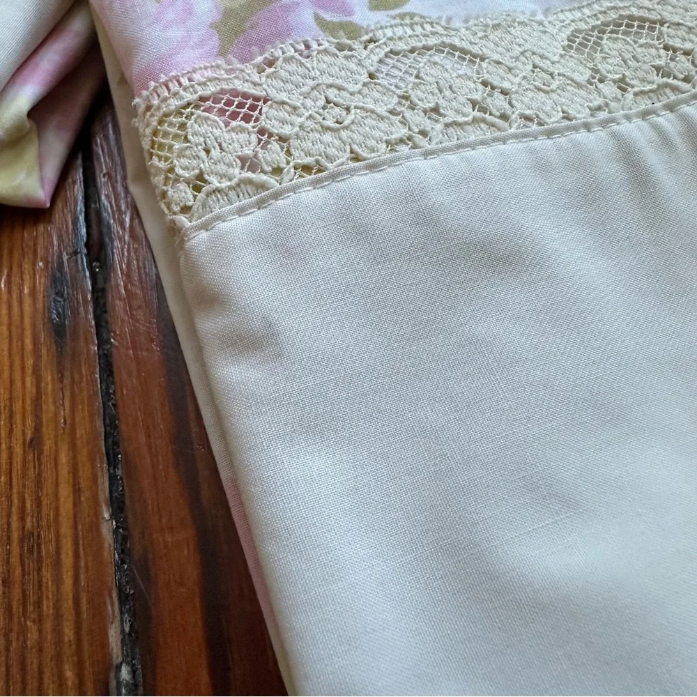 Vintage Springmaid Wondercale set of 2 white & pink floral & lace pillowcases